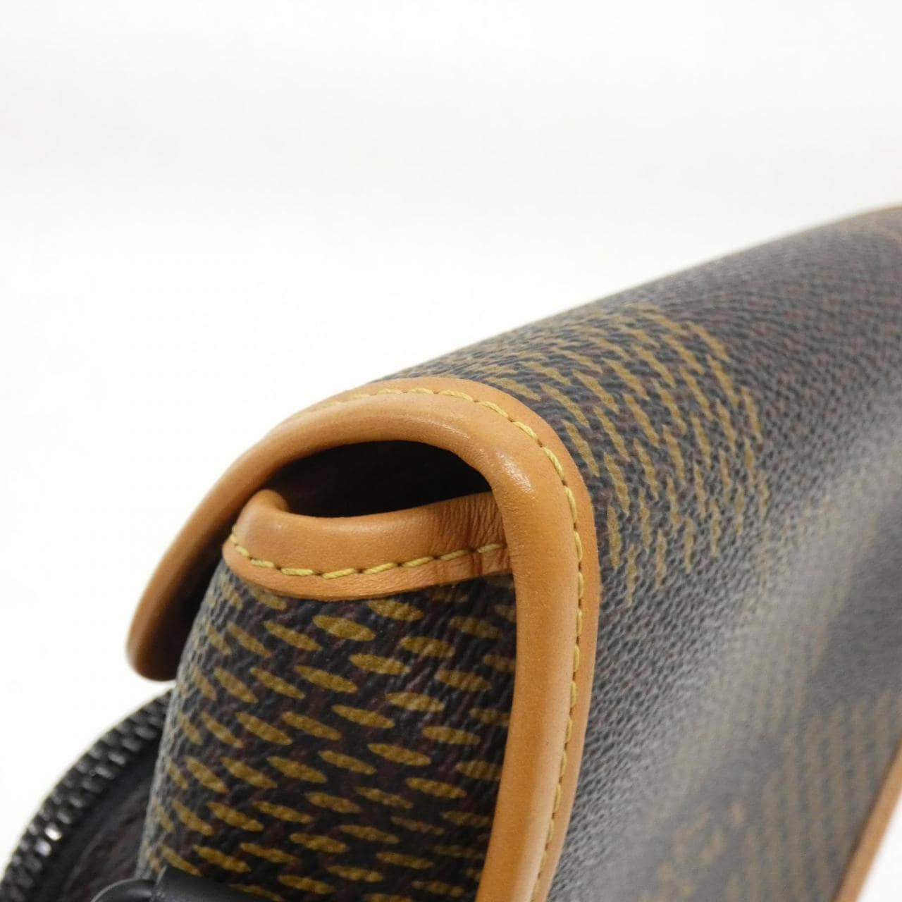 Louis_Vuitton_Damier_Giant_LV_Squared_Amazon_Messenger_N40357_Shoulder_Bag_5