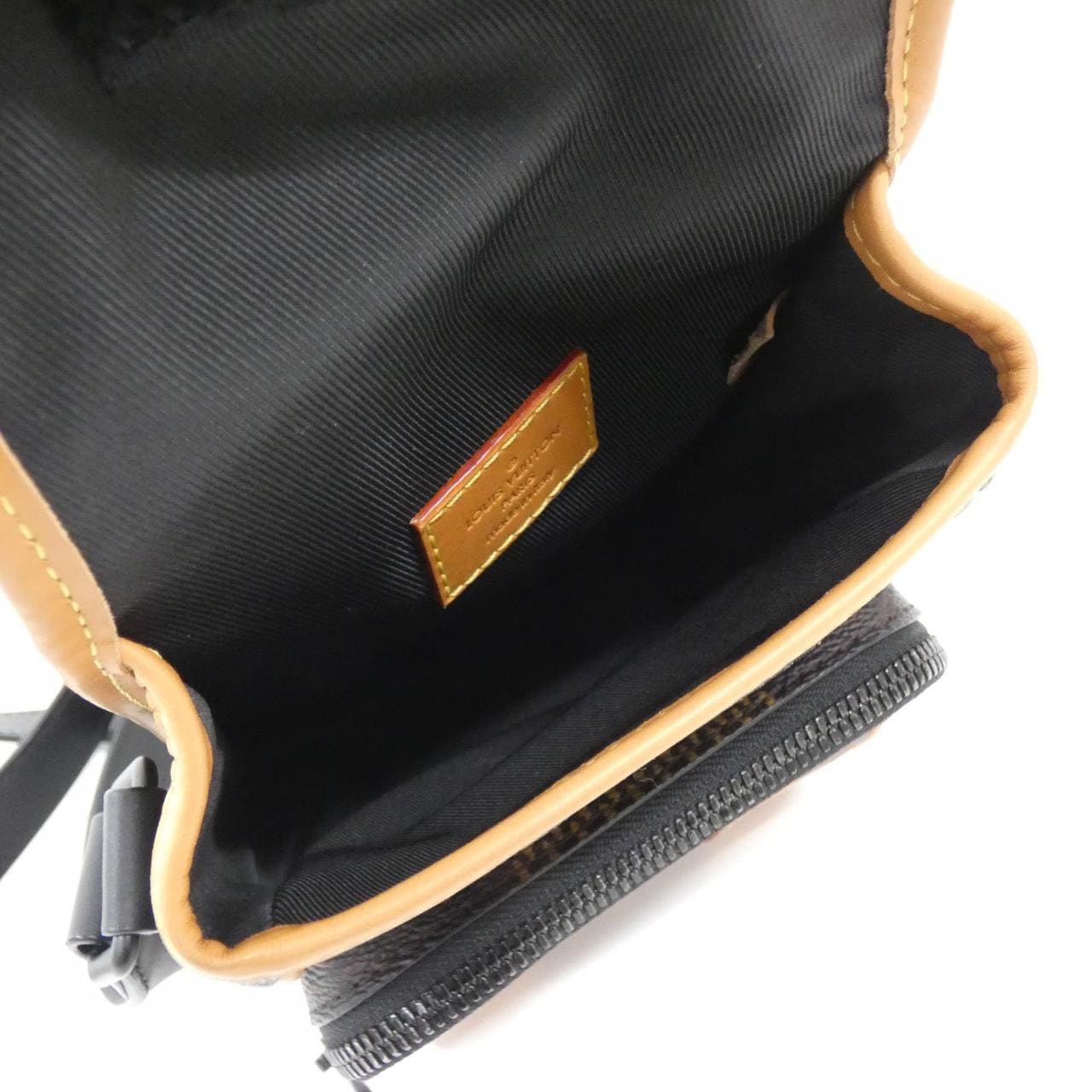 Louis_Vuitton_Damier_Giant_LV_Squared_Amazon_Messenger_N40357_Shoulder_Bag_8