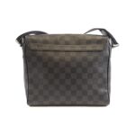 Louis_Vuitton_Damier_Graphite_District_PM_N41028_Shoulder_Bag_2
