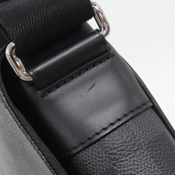 Louis_Vuitton_Damier_Graphite_District_PM_N41028_Shoulder_Bag_4