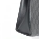 Louis_Vuitton_Damier_Graphite_Pochette_Voyage_MM_N41696_Bag_3