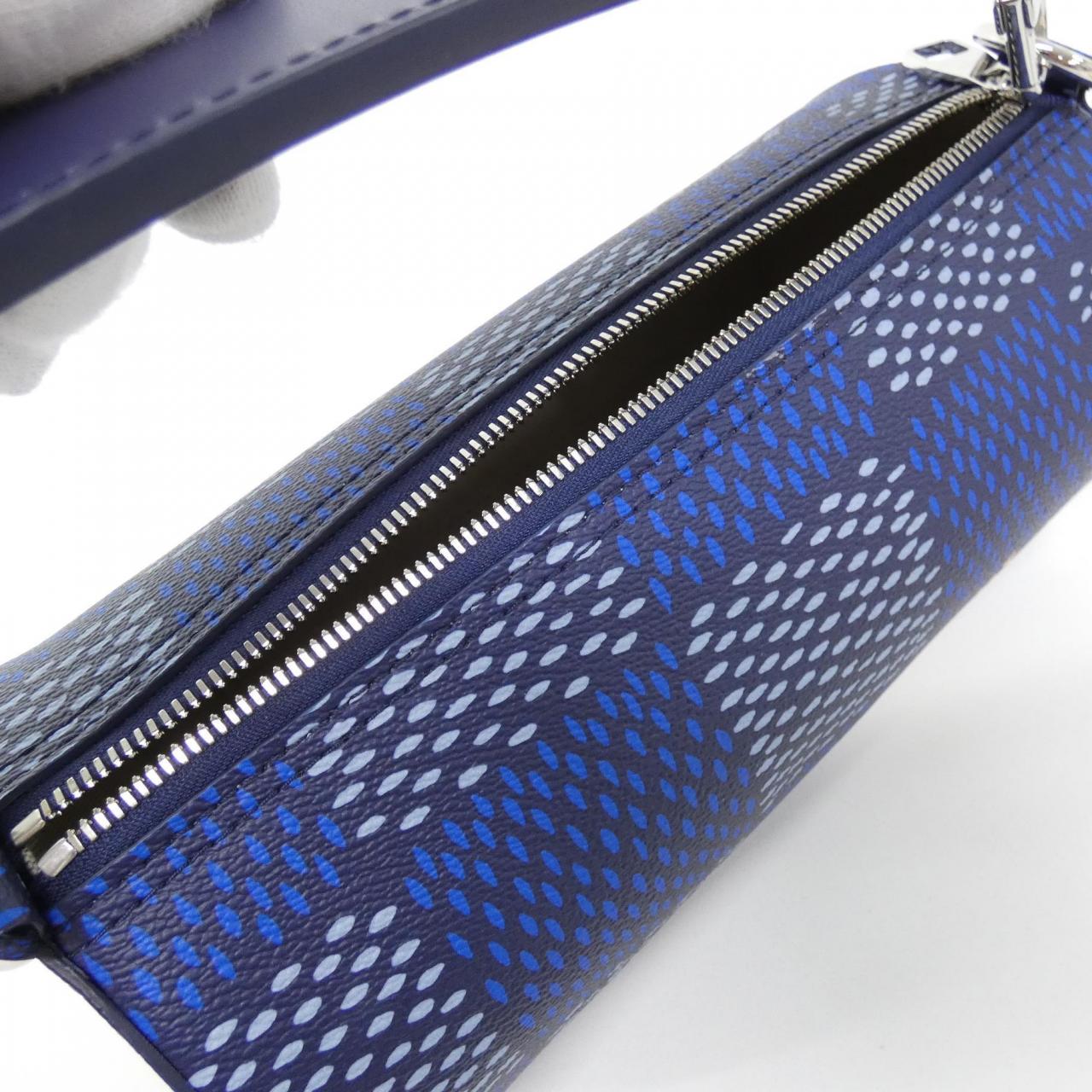 Louis_Vuitton_Damier_Heritage_Soft_Pochette_N40695_Shoulder_Bag_4