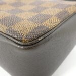 Louis_Vuitton_Damier_Trouss_Makeup_Pouch_N51982_2
