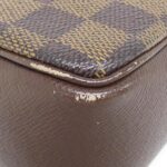 Louis_Vuitton_Damier_Trouss_Makeup_Pouch_N51982_2