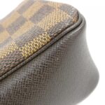 Louis_Vuitton_Damier_Trouss_Makeup_Pouch_N51982_3
