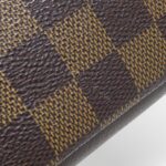 Louis_Vuitton_Damier_Trouss_Makeup_Pouch_N51982_3