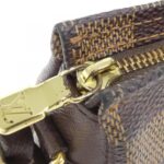 Louis_Vuitton_Damier_Trouss_Makeup_Pouch_N51982_4