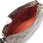 Louis_Vuitton_Damier_Trouss_Makeup_Pouch_N51982_6