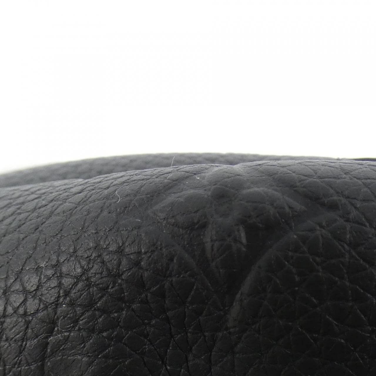 Louis_Vuitton_Daybreak_Taiga_Monogram_Avenue_Sling_Bag_M59926_Shoulder_Bag_4