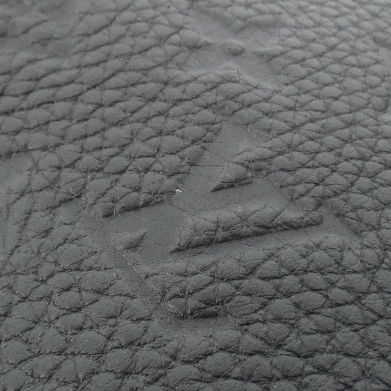 Louis_Vuitton_Daybreak_Taiga_Monogram_Avenue_Sling_Bag_M59926_Shoulder_Bag_7