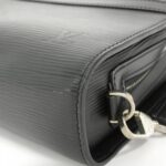 Louis_Vuitton_Epi_Hoche_M59362_Second_Bag_3