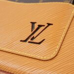 Louis_Vuitton_Epi_Marelle_M80794_Shoulder_Bag_4