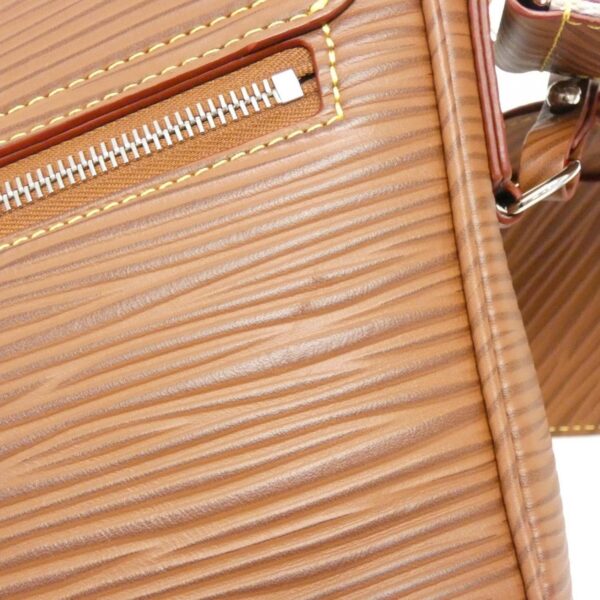 Louis_Vuitton_Epi_XL_Montsouris_Messenger_M23097_Shoulder_Bag_5