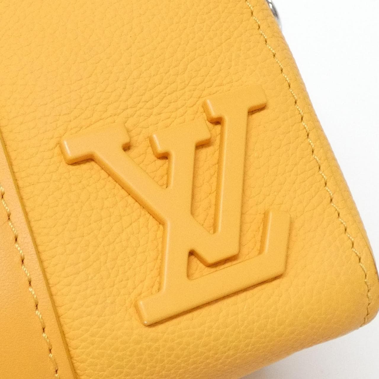 Louis_Vuitton_LV_Aerogram_City_Key_Pouch_M21438_Duffle_Bag_6