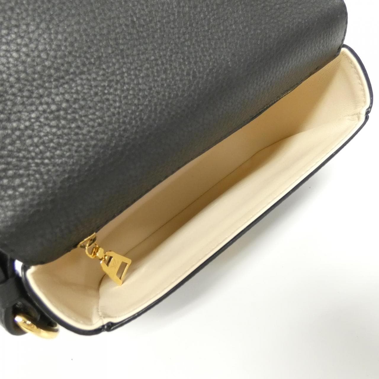 Louis_Vuitton_LV_Pont_Neuf_Soft_PM_M58727_Shoulder_Bag_9