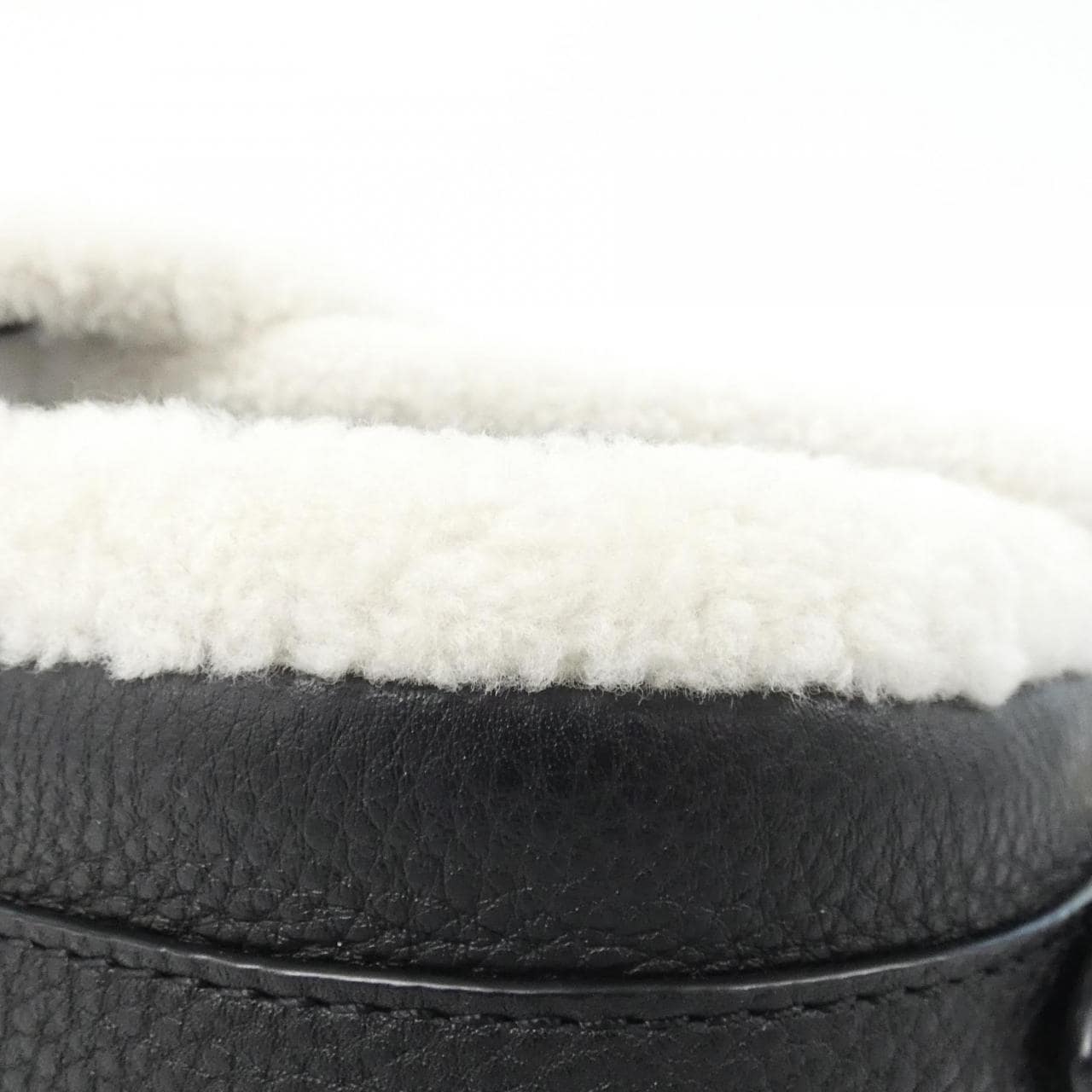 Louis_Vuitton_LV_Pont_Neuf_Soft_PM_M58971_Shoulder_Bag_3