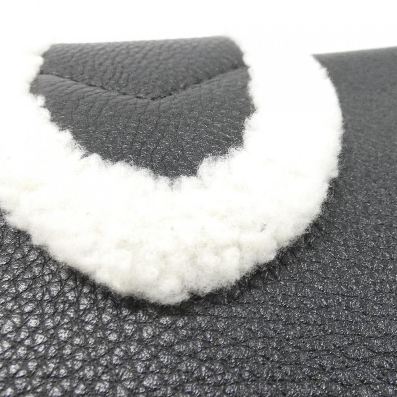 Louis_Vuitton_LV_Pont_Neuf_Soft_PM_M58971_Shoulder_Bag_4