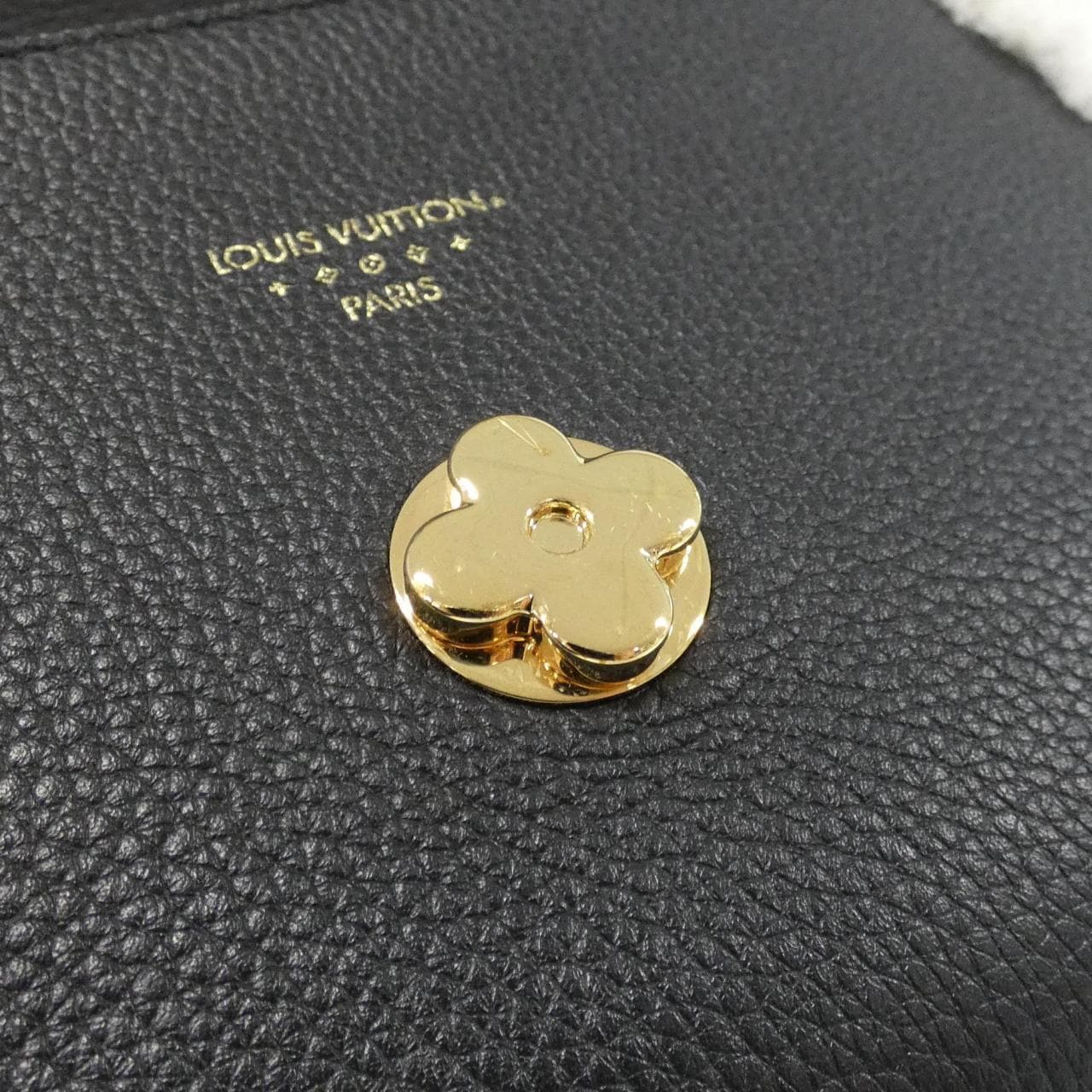 Louis_Vuitton_LV_Pont_Neuf_Soft_PM_M58971_Shoulder_Bag_9