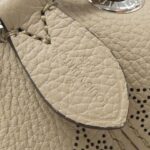 Louis_Vuitton_Mahina_Bella_M57201_Shoulder_Bag_5