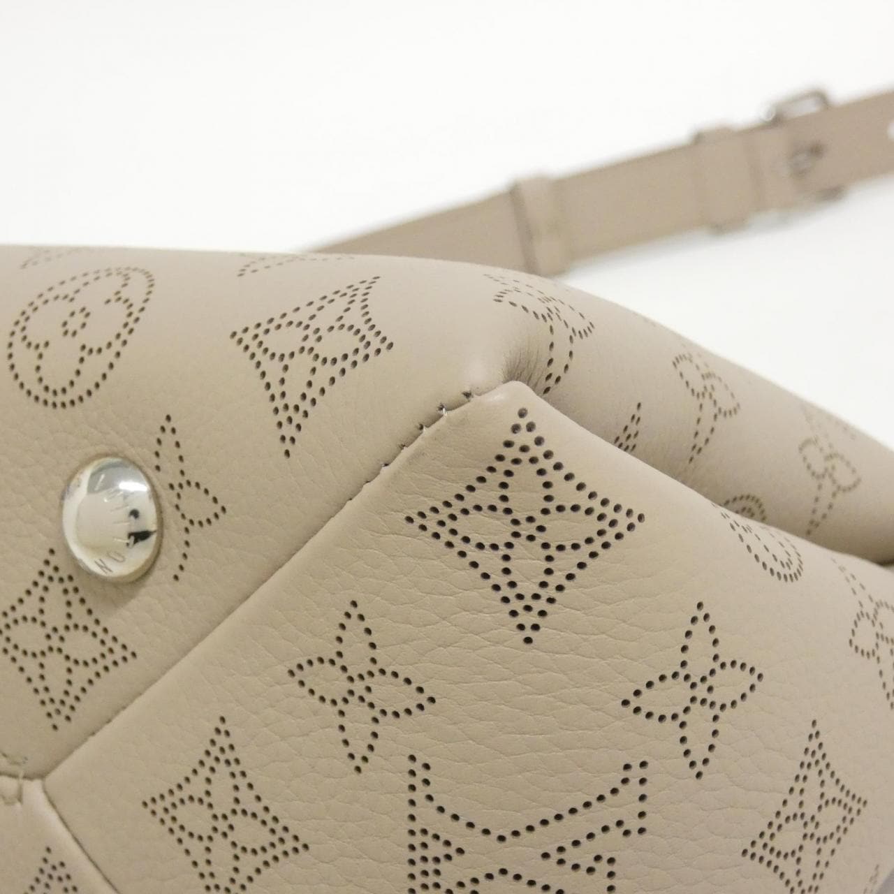 Louis_Vuitton_Mahina_Hand_It_All_PM_M24255_Shoulder_Bag_3