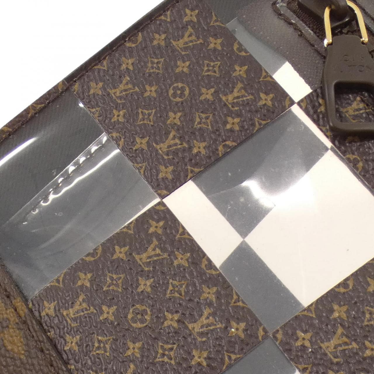 Louis_Vuitton_Monogram_Chess_Stand_Pouch_M81588_Accessory_Pouch_5
