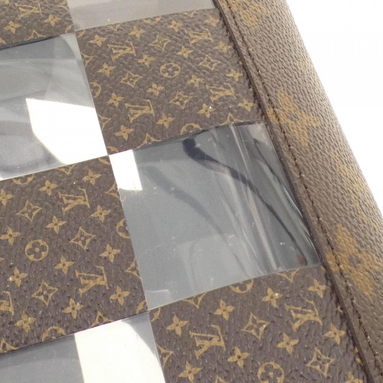 Louis_Vuitton_Monogram_Chess_Stand_Pouch_M81588_Accessory_Pouch_6