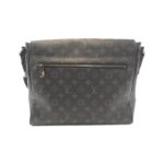 Louis_Vuitton_Monogram_Eclipse_District_MM_M44001_Shoulder_Bag_2