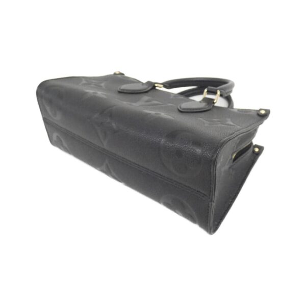 Louis_Vuitton_Monogram_Empreinte_OnTheGo_EW_M23640_Bag_2