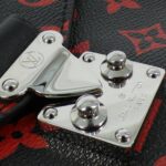 Louis_Vuitton_Monogram_Envelope_Pochette_Métis_M41462_Bag_4