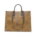 Louis_Vuitton_Monogram_Giant_OnTheGo_GM_M44576_Bag_2