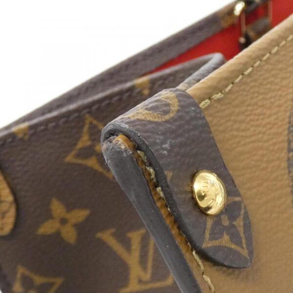 Louis_Vuitton_Monogram_Giant_OnTheGo_GM_M44576_Bag_5
