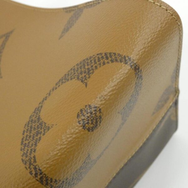 Louis_Vuitton_Monogram_Giant_Onthego_GM_M45320_Bag_3