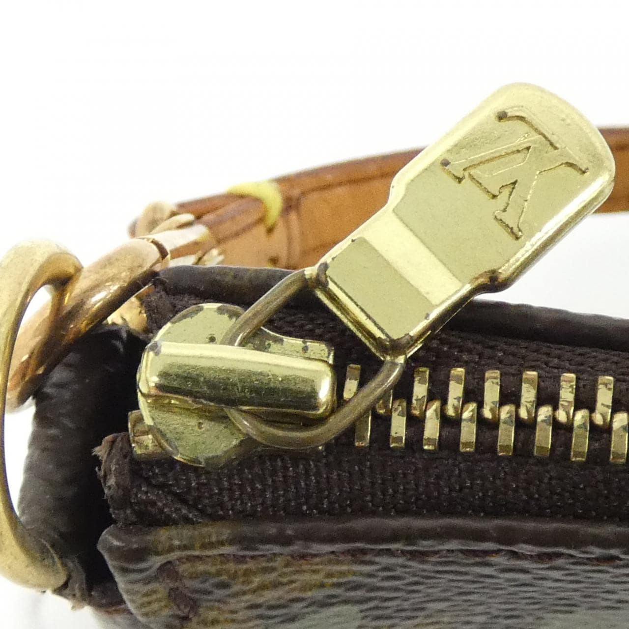 Louis_Vuitton_Monogram_Graffiti_Pochette_Accessoires_M92191_Accessory_Pouch_3