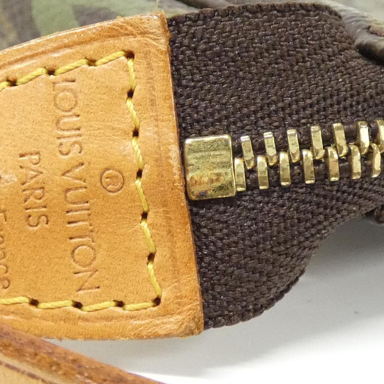 Louis_Vuitton_Monogram_Graffiti_Pochette_Accessoires_M92191_Accessory_Pouch_6