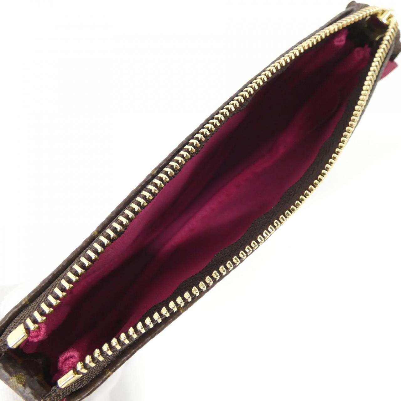 Louis_Vuitton_Monogram_Holiday_Mini_Pochette_Accessoires_M69752_Accessory_Pouch_6