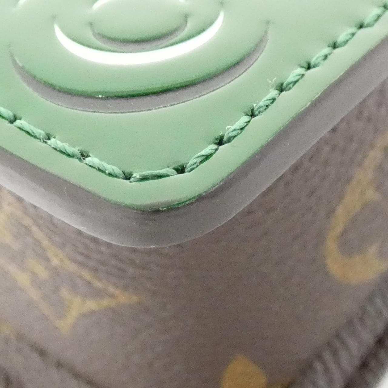 Louis_Vuitton_Monogram_LV_Street_Sign_Lexington_M23435_Shoulder_Bag_3