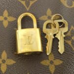 Louis_Vuitton_Monogram_Lockit_Vertical_M40103_Bag_4