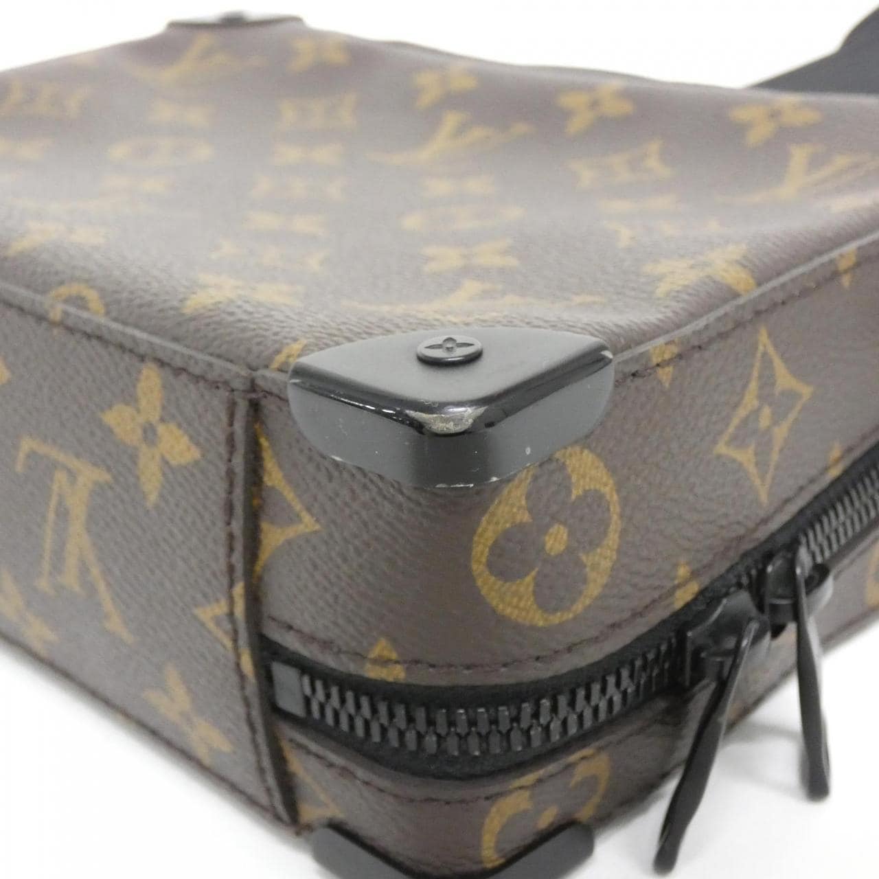 Louis_Vuitton_Monogram_Macassar_Handle_Soft_Trunk_Shoulder_Bag_M45935_3