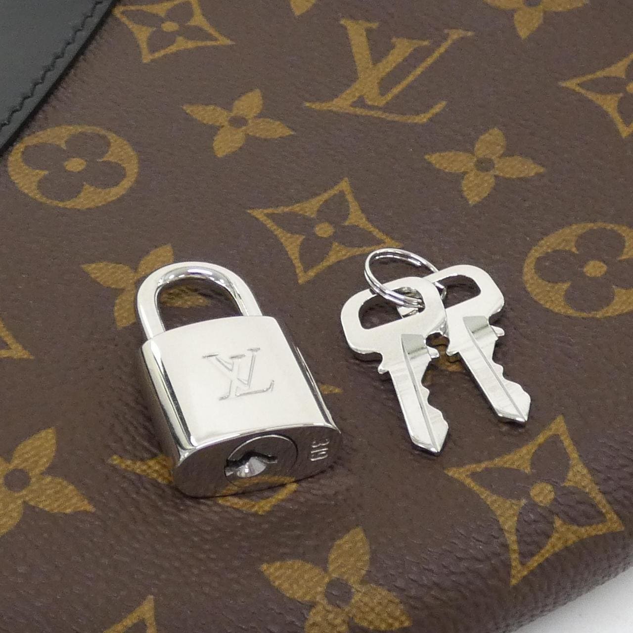 Louis_Vuitton_Monogram_Macassar_Key_Bell_Bandoulière_45cm_M56711_Boston_Bag_4