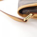 Louis_Vuitton_Monogram_Menilmontant_PM_M40474_Shoulder_Bag_6