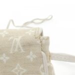 Louis_Vuitton_Monogram_Mini_Lin_Pochette_Cancun_M95312_Bag_4