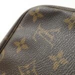Louis_Vuitton_Monogram_Mini_Pochette_Accessoires_M58009_Accessory_Pouch_3
