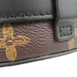 Louis_Vuitton_Monogram_N°7_Wheel_Box_M59706_Shoulder_Bag_4
