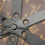 Louis_Vuitton_Monogram_N°7_Wheel_Box_M59706_Shoulder_Bag_4