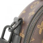 Louis_Vuitton_Monogram_N°7_Wheel_Box_M59706_Shoulder_Bag_5