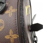 Louis_Vuitton_Monogram_N°7_Wheel_Box_M59706_Shoulder_Bag_6