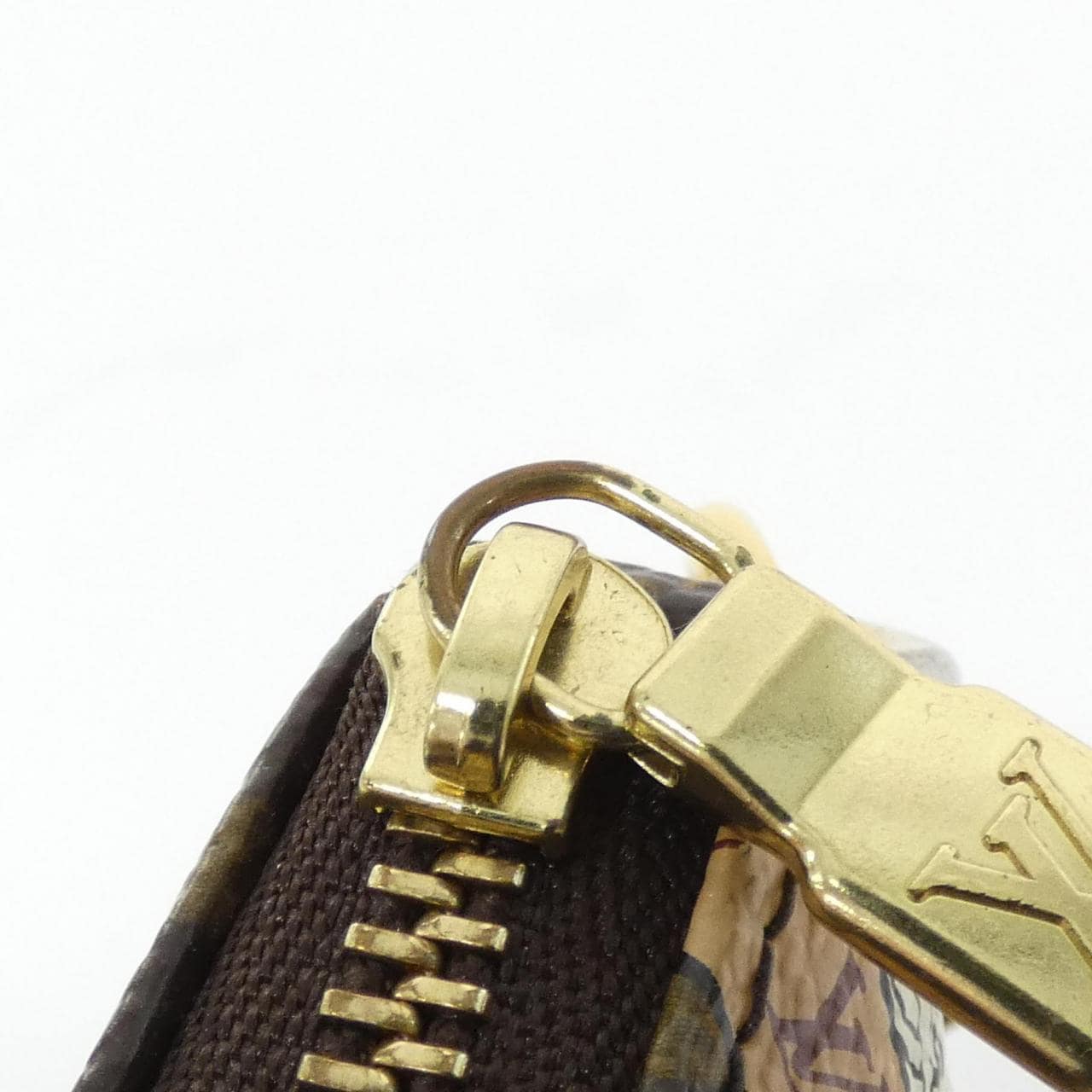 Louis_Vuitton_Monogram_Patch_Mini_Pochette_Accessoires_M95804_Accessory_Pouch_4