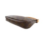 Louis_Vuitton_Monogram_Pochette_Accessoires_M51980_Accessory_Pouch_2