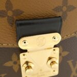 Louis_Vuitton_Monogram_Reverse_Camera_Box_M82465_Shoulder_Bag_4