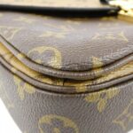 Louis_Vuitton_Monogram_Reverse_Pochette_Métis_MM_M44876_Bag_3
